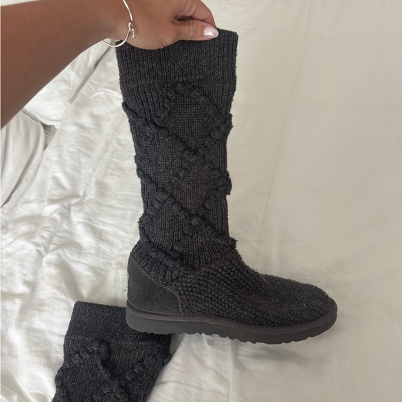 UGG Gray Winter Knit Boots with Cozy Design - Picture 2 of 3